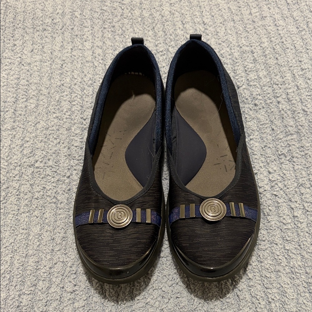 Bzees Women's Black and Navy Flats